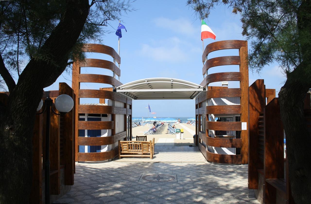 Comfort Zone Tirrenia Exterior foto